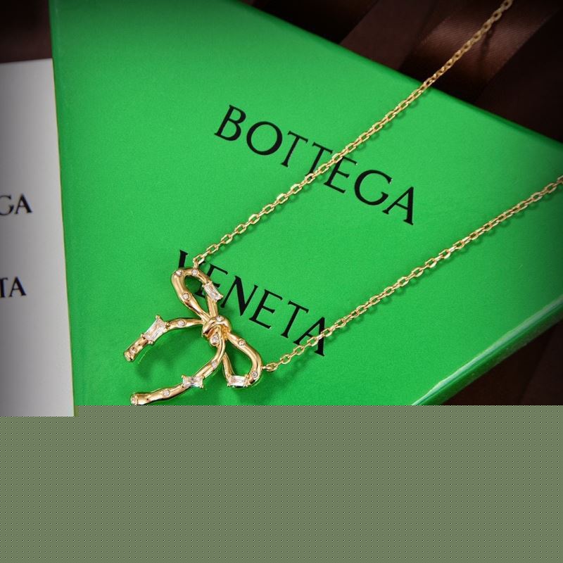 Bo*te*ga venenta necklaces